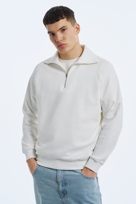 толстовка от бренда снежная королева вид слева