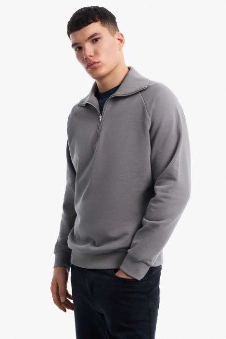 толстовка по цене 1480 руб вид справа