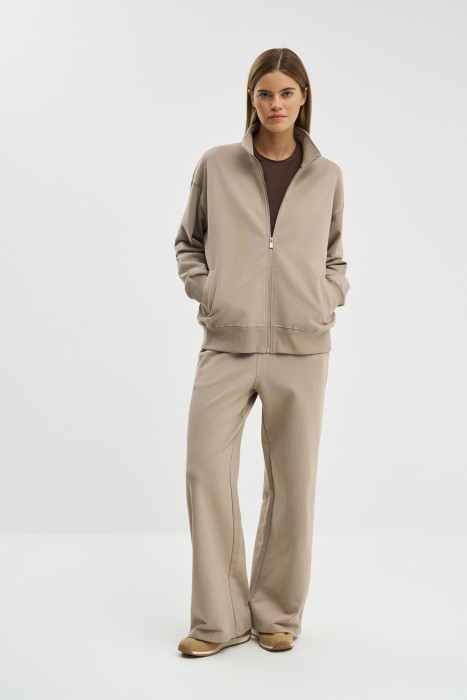 толстовка от бренда снежная королева вид слева