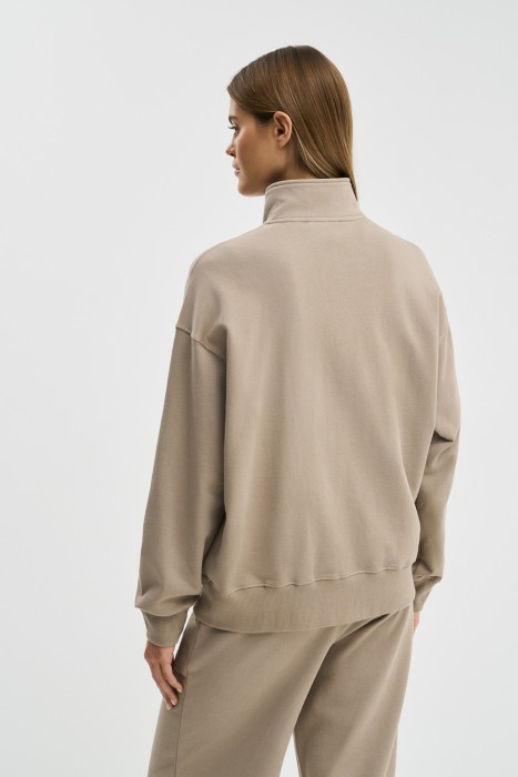 толстовка по цене 1620 руб вид справа