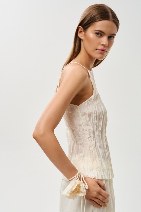 топ из фактурной ткани от бренда снежная королева вид слева