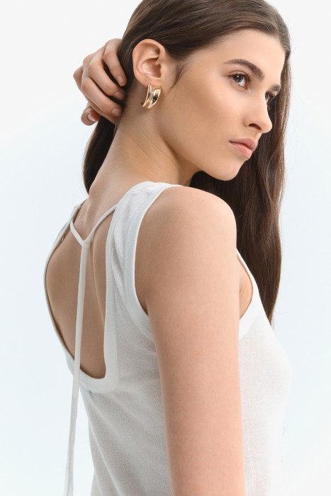 топ-майка из россии вид сбоку