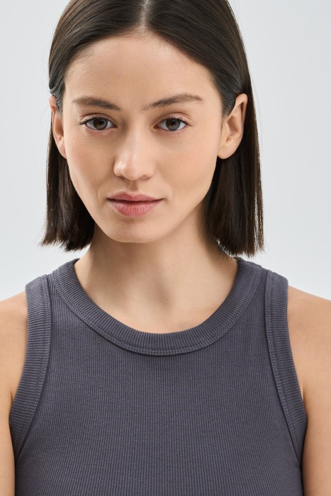 топ-майка от бренда снежная королева вид слева