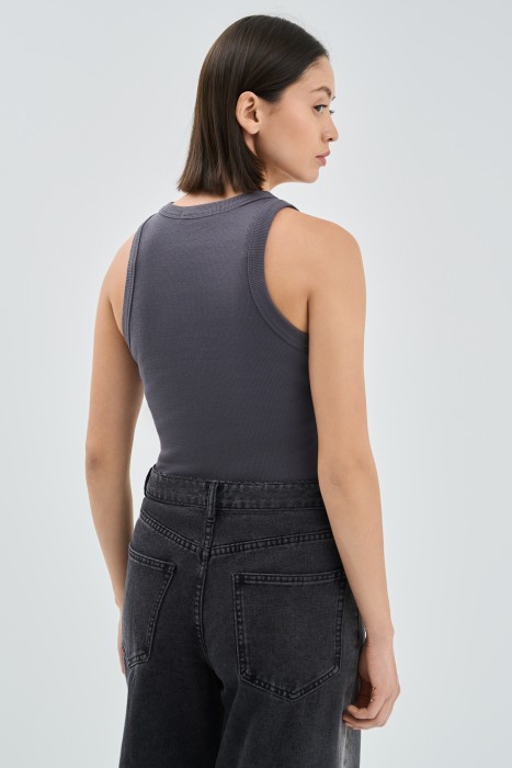 топ-майка по цене 560 руб вид справа