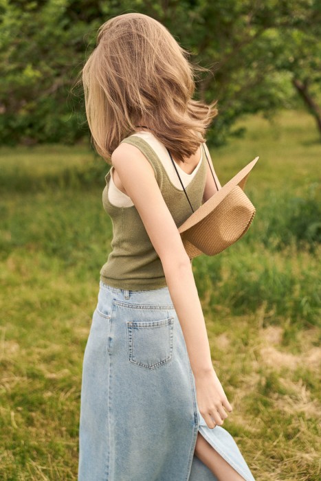 топ-майка от бренда снежная королева вид слева