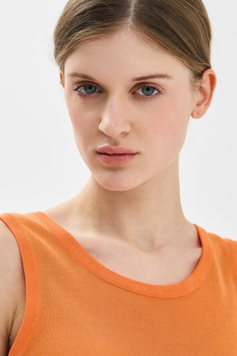 топ-майка из россии вид сбоку