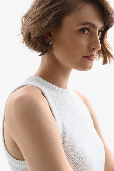 топ-майка из россии вид сбоку