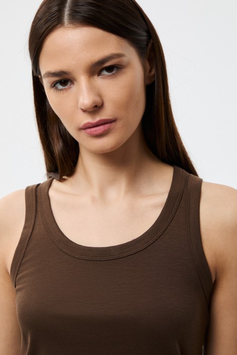 топ-майка от бренда снежная королева вид слева