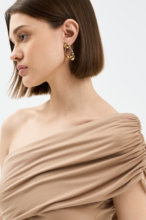 топ на одно плечо из россии вид сбоку