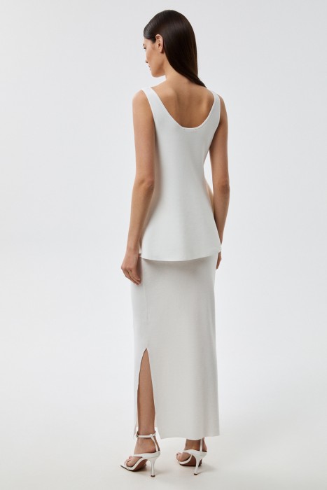 топ с баской по цене 2480 руб вид справа