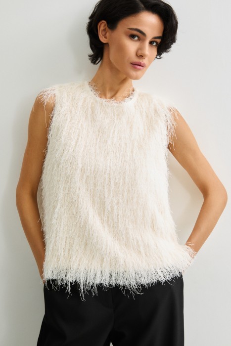 топ с длинным ворсом от бренда снежная королева вид слева