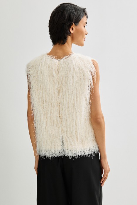 топ с длинным ворсом по цене 2440 руб вид справа