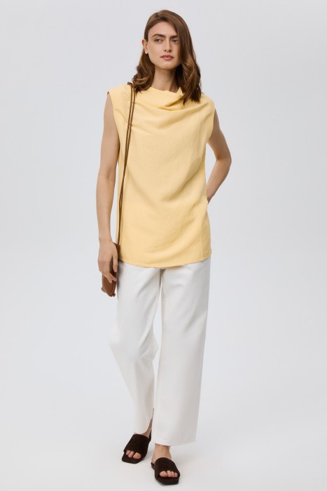 топ с драпировкой от бренда снежная королева вид слева