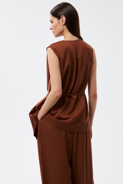 топ с драпировкой по цене 4080 руб вид справа