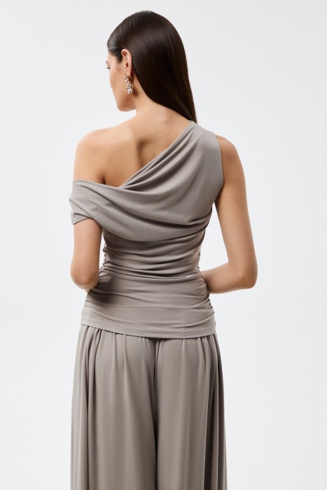 топ с драпировкой по цене 1630 руб вид справа