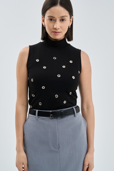 топ с отделкой от бренда снежная королева вид слева