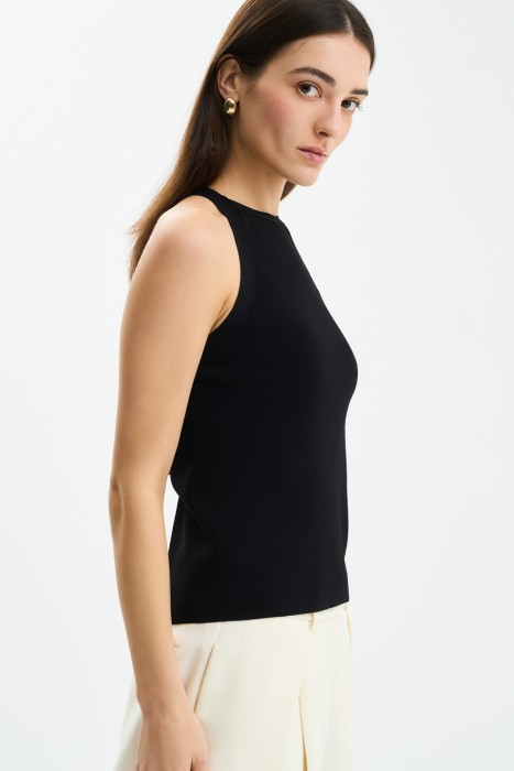 топ с открытой спинкой по цене 1200 руб вид справа