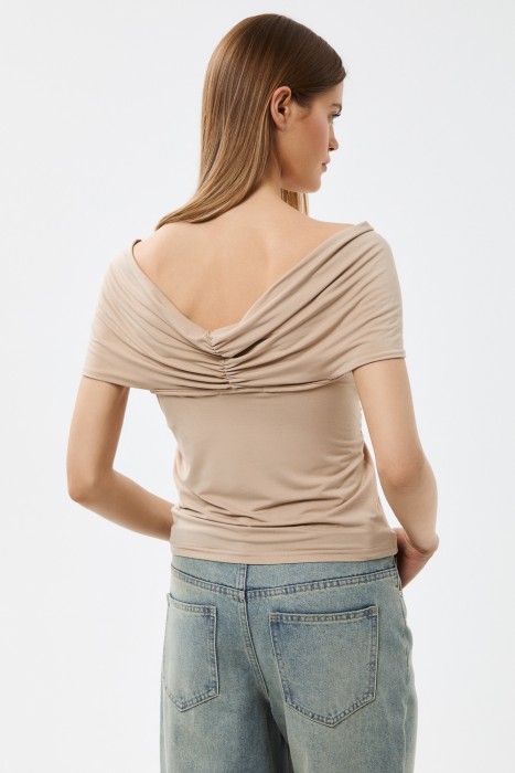 топ с открытыми плечами по цене 1020 руб вид справа