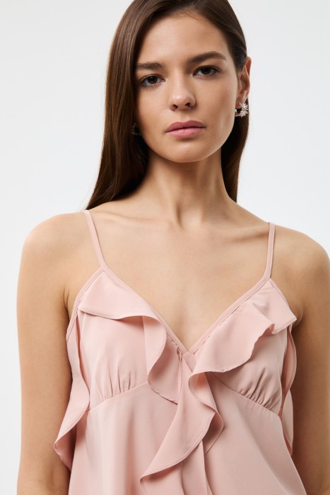 топ с рюшами из россии вид сбоку