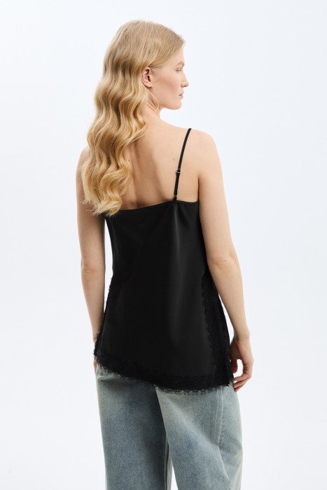 топ в бельевом стиле по цене 3010 руб вид справа