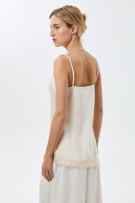 топ в бельевом стиле по цене 3010 руб вид справа