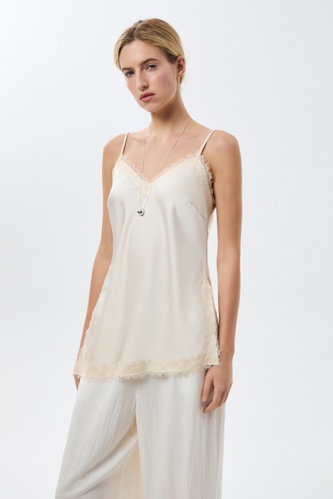 топ в бельевом стиле из россии вид сбоку
