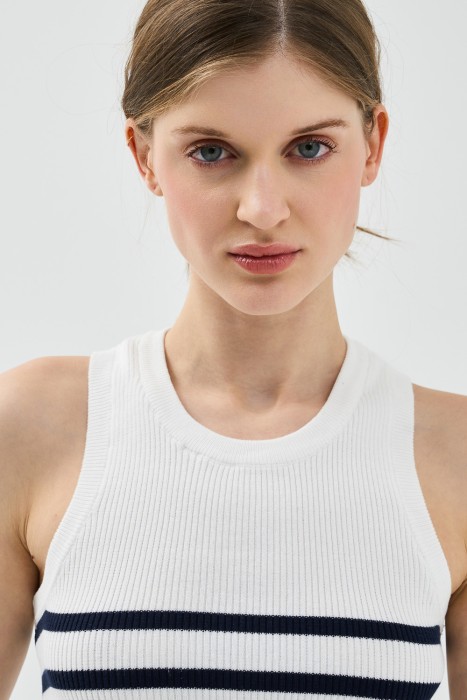 топ в полоску от бренда снежная королева вид слева