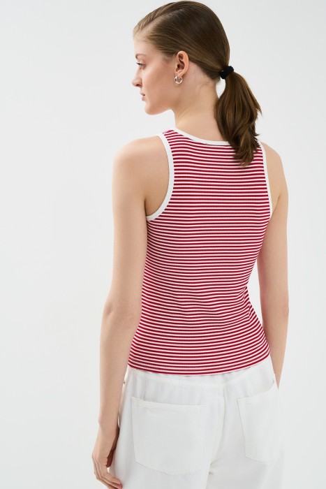 топ в полоску по цене 800 руб вид справа