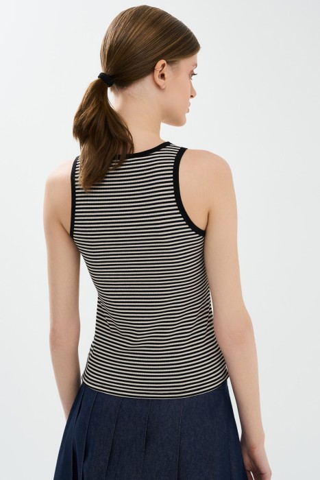 топ в полоску по цене 800 руб вид справа