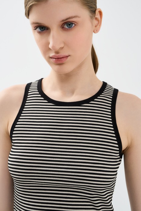 топ в полоску из россии вид сбоку