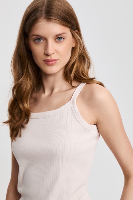 топ в рубчик из россии вид сбоку