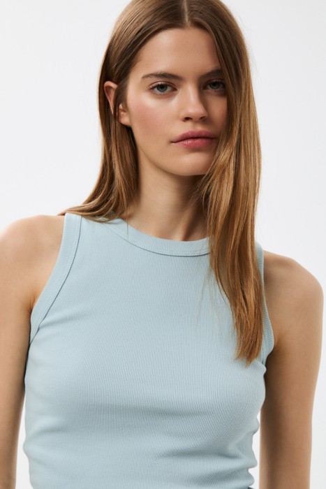 топ в рубчик из россии вид сбоку