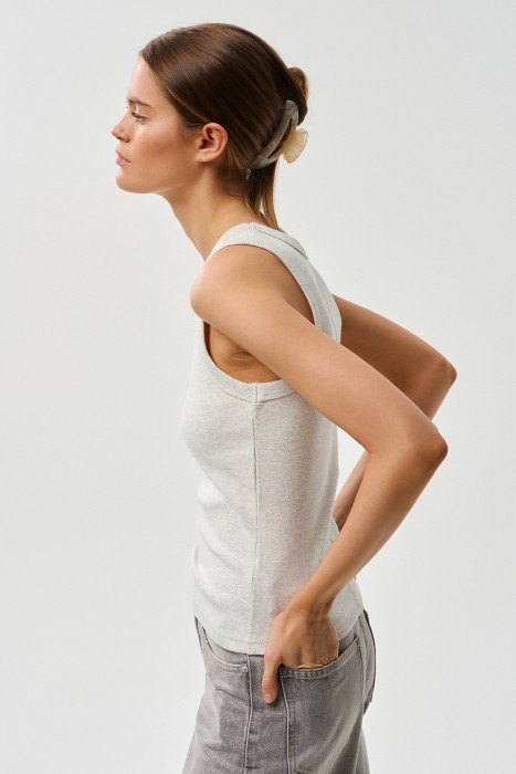 топ в рубчик от бренда снежная королева вид слева