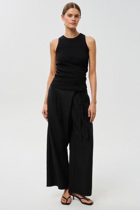 топ в рубчик из россии вид сбоку