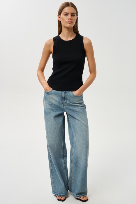 топ в рубчик из россии вид сбоку