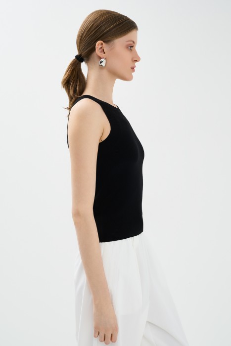 топ от бренда снежная королева вид слева