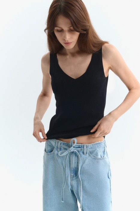 топ от бренда снежная королева вид слева