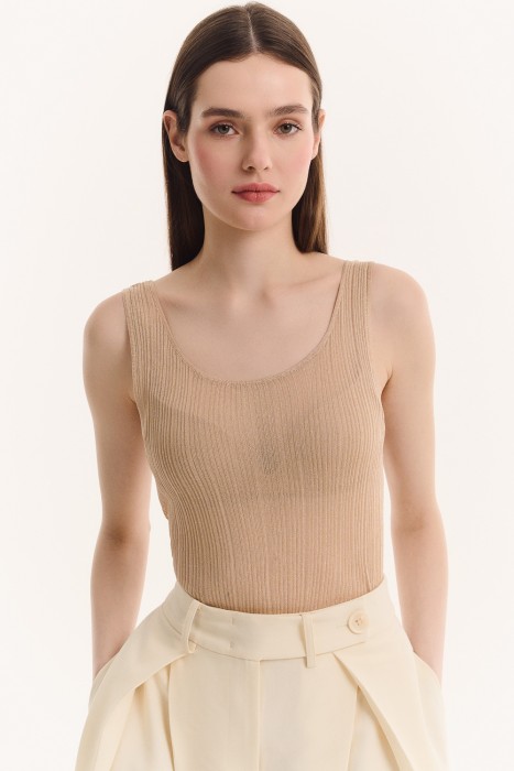 топ от бренда снежная королева вид слева