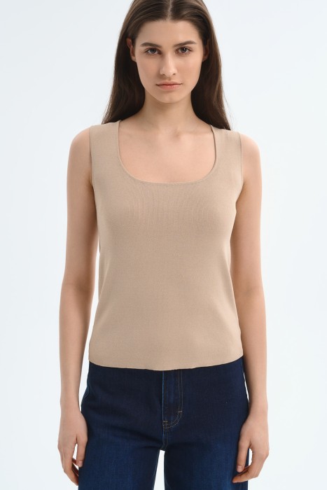 топ от бренда снежная королева вид слева