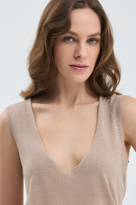 топ от бренда снежная королева вид слева