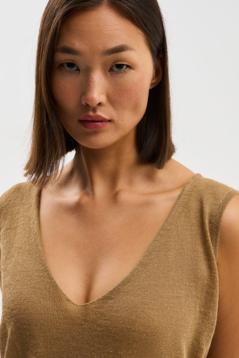 топ от бренда снежная королева вид слева