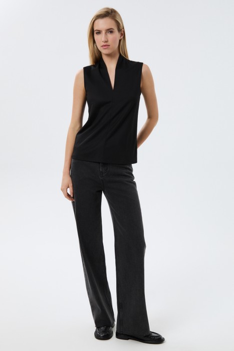 топ от бренда снежная королева вид слева