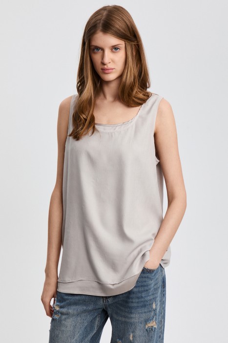 топ от бренда снежная королева вид слева