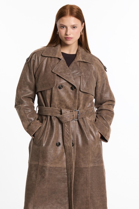 тренч из натуральной кожи от бренда снежная королева вид слева