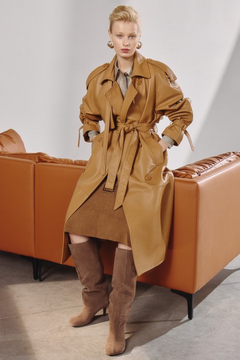 тренч из натуральной кожи от бренда снежная королева вид слева