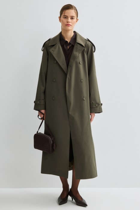 тренч от бренда снежная королева вид слева