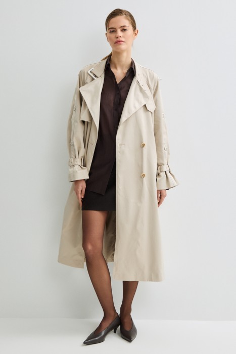 тренч от бренда снежная королева вид слева