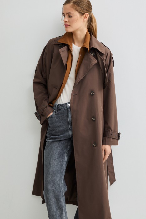 тренч от бренда снежная королева вид слева