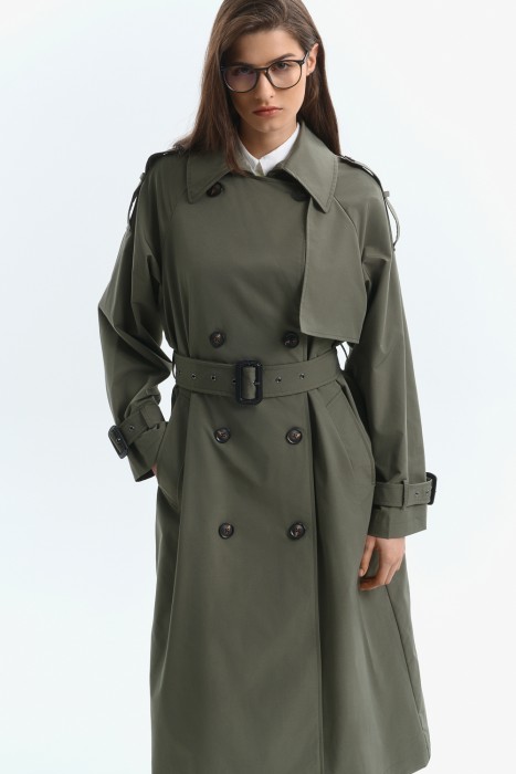 тренчкот от бренда снежная королева вид слева