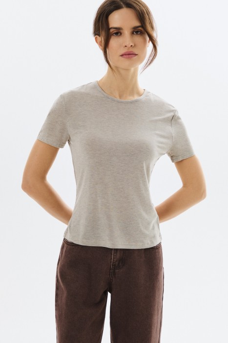 трикотажная футболка от бренда снежная королева вид слева